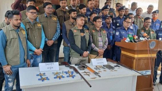 পাবনায় বিপুল আগ্নেয়াস্ত্র উদ্ধার, গ্রেপ্তার ৩