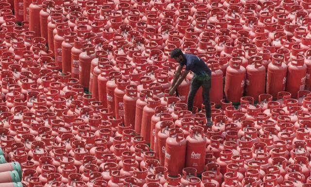 এলপিজি সিলিন্ডার বিক্রি বন্ধের ঘোষণা