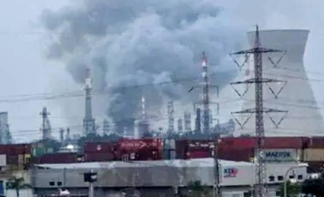 ইসরায়েলের বৃহত্তম তেল শোধনাগারে ইরানের ক্ষেপণাস্ত্র হামলা
