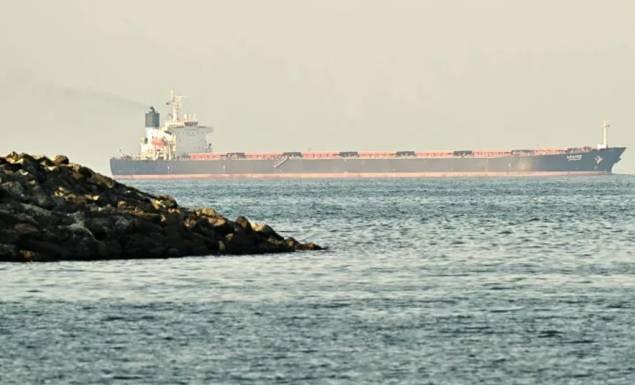 হরমুজ প্রণালিতে জাহাজ চলাচল কমেছে ৯৫ শতাংশ