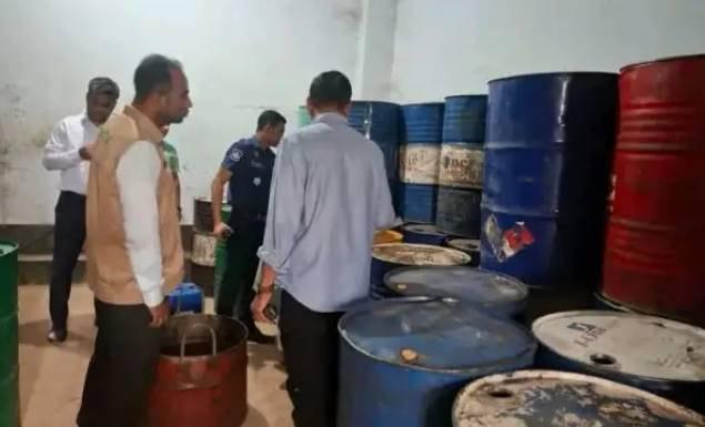 অবৈধভাবে মজুতকৃত ৩ লাখ ৭২ হাজার ৩৮৮ লিটার জ্বালানি তেল উদ্ধার করেছে জ্বালানি ও খনিজসম্পদ বিভাগ