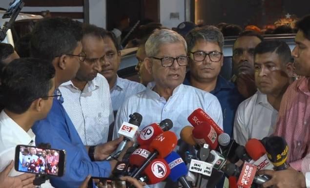 রাজধানীর গুলশানে বিএনপির চেয়ারপারসনের কার্যালয়ে বৈঠক শেষে সাংবাদিকদের সঙ্গে কথা বলেন মির্জা ফখরুল ইসলাম আলমগীর