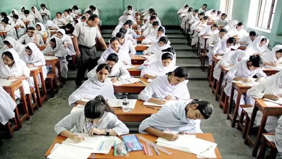 পরীক্ষাকেন্দ্রে কঠোর নজরদারি, সিসিটিভিতে দেখবে মন্ত্রণালয়