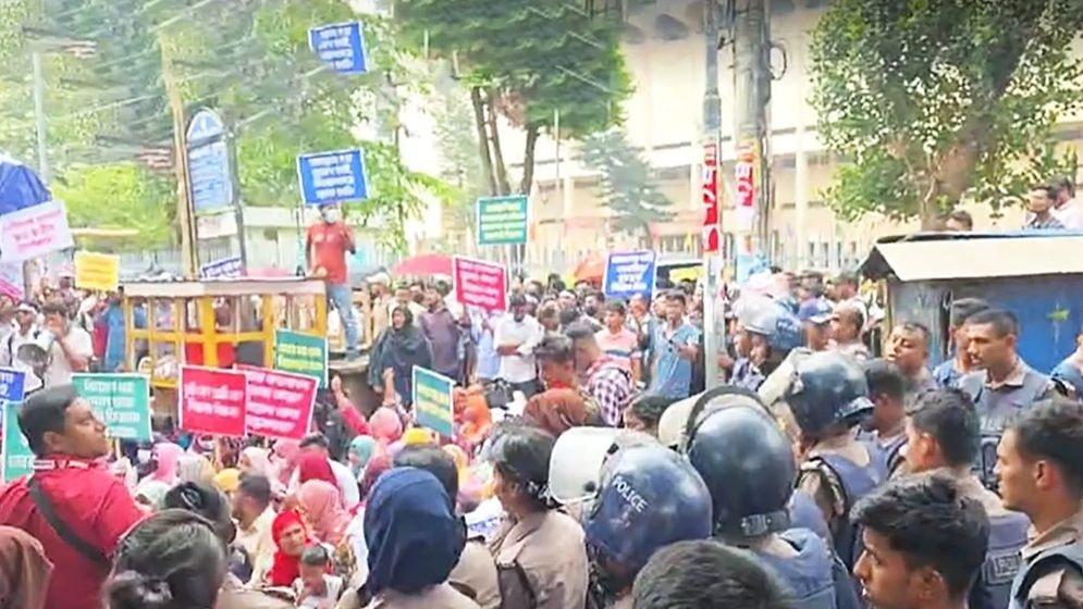 আন্দোলনকারী শিক্ষকরা