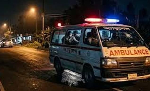 উন্নত চিকিৎসার জন্য ঢাকায় নেওয়ার পথে গুলিবিদ্ধ যুবকের অ্যাম্বুলেন্স লক্ষ্য করে গুলি চালায় দুর্বৃত্তরা