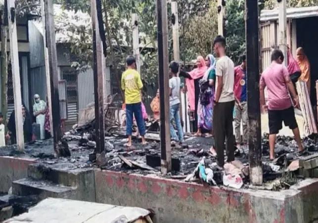 দোহারে মর্মান্তিক আগুন, সন্তানদের রক্ষা করতে গিয়ে প্রাণ গেল দম্পতির