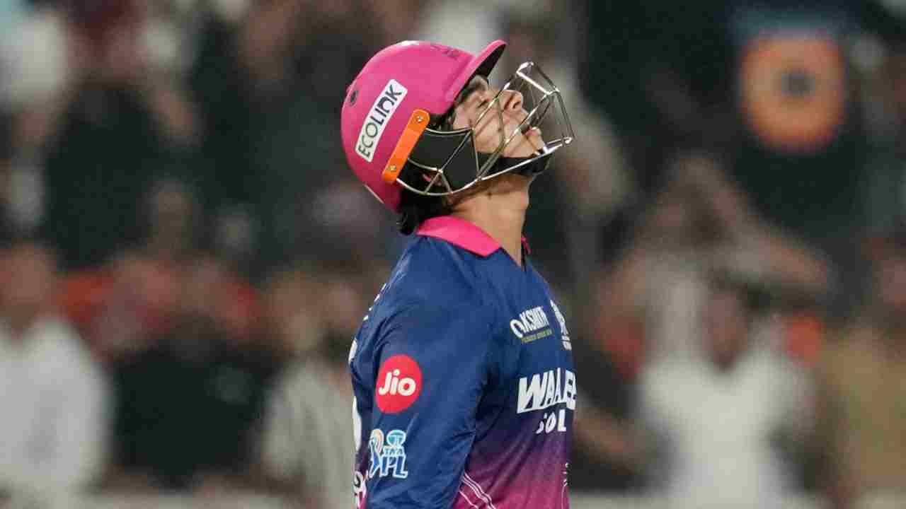 আইপিএলে গেইলের রেকর্ড ভেঙে দিলেন বৈভব