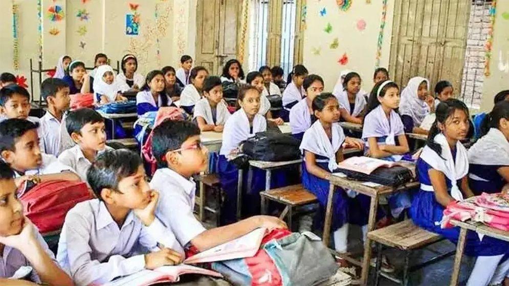 শ্রেণিকক্ষে শিক্ষার্থীরা