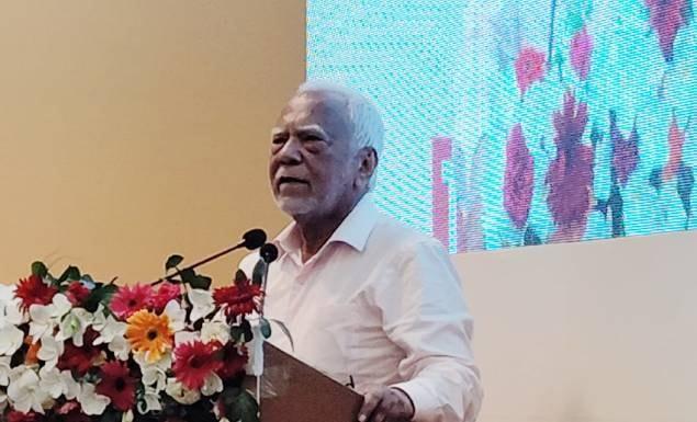 ইনভেস্টমেন্ট করপোরেশন অব বাংলাদেশের (আইসিবি) চেয়ারম্যান এবং ঢাকা বিশ্ববিদ্যালয়ের অর্থনীতি বিভাগের অবসরপ্রাপ্ত অধ্যাপক আবু আহমেদ