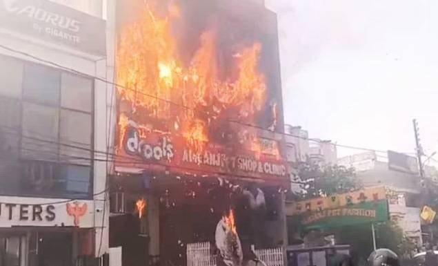 ভারতে কোচিং সেন্টারে ভয়াবহ আগুন, শিক্ষার্থীসহ নিহত ১৫