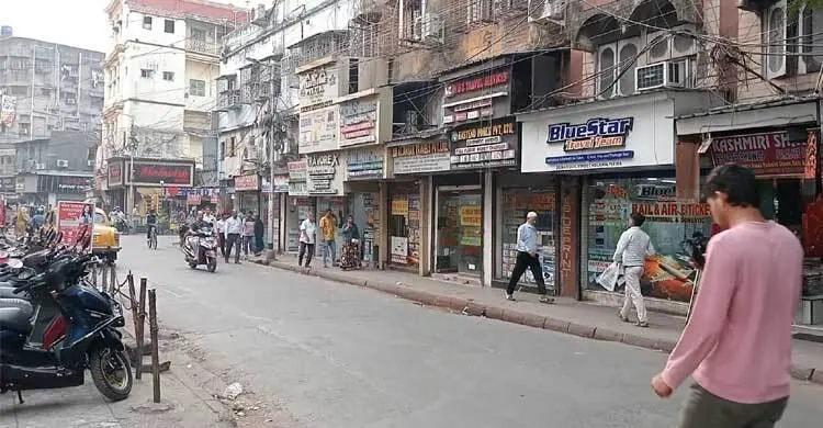 বাংলাদেশি পর্যটক ফেরার অপেক্ষায় কলকাতার নিউমার্কেট