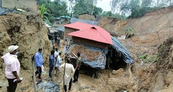 পাহাড়ি ঢল ও ভারী বৃষ্টিতে বিপর্যস্ত কক্সবাজার, বাড়ছে দুর্ভোগ