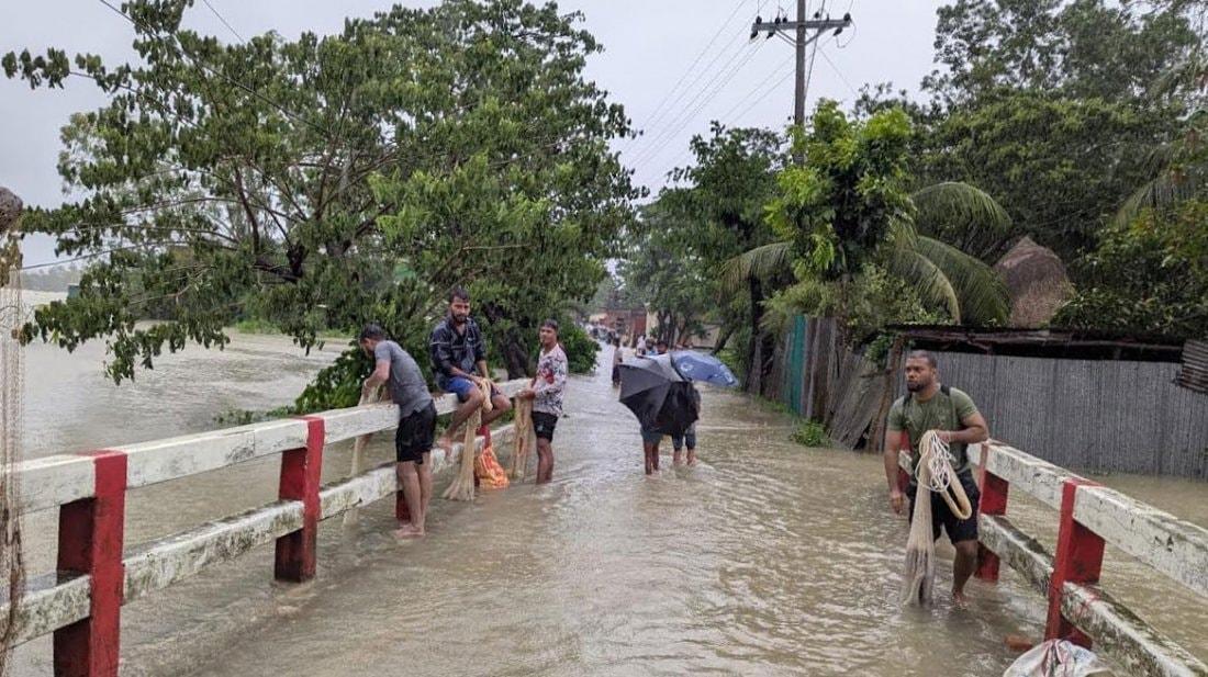 অতি ভারী বর্ষণে চট্টগ্রামে জনদুর্ভোগ, তলিয়ে গেছে সড়ক