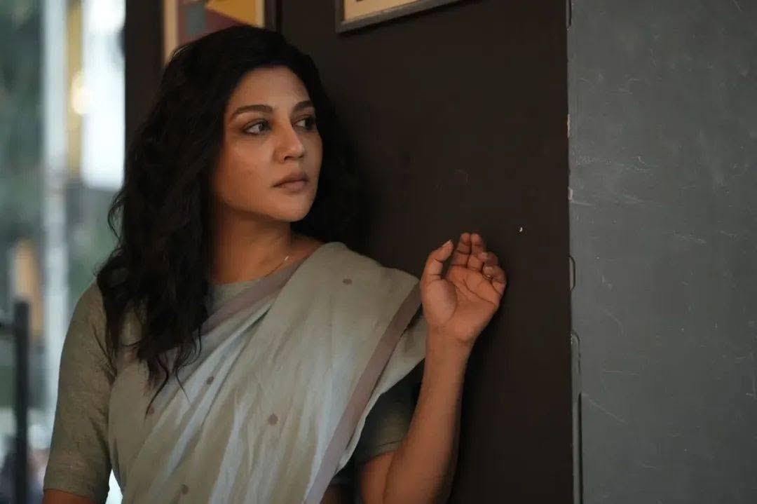 বন্যার্ত মানুষের পাশে দাঁড়ানোর আহ্বান জয়া আহসানের