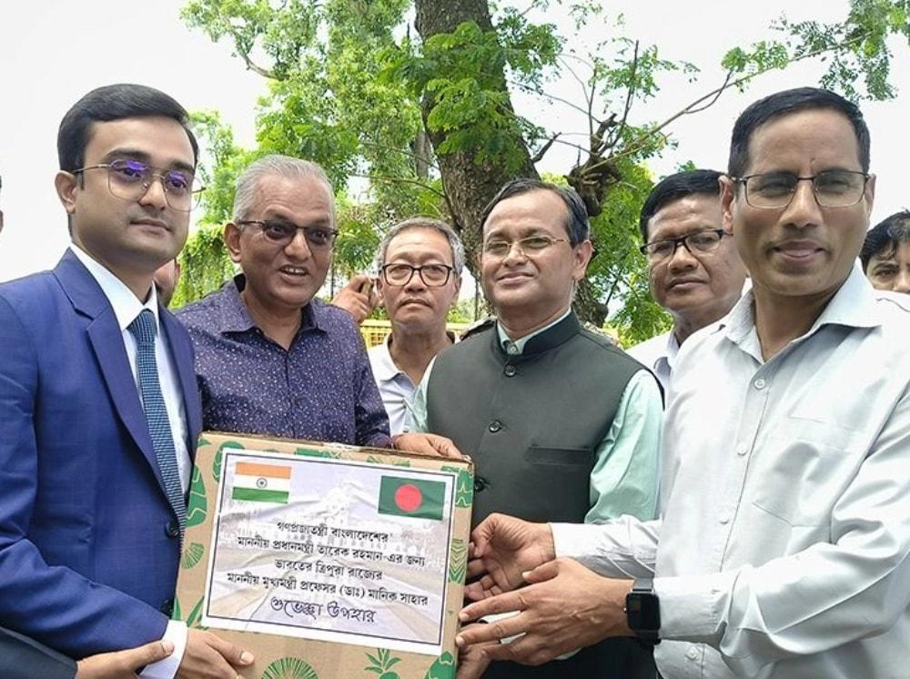 ত্রিপুরার মুখ্যমন্ত্রীর উপহার পৌঁছাল আখাউড়া সীমান্তে