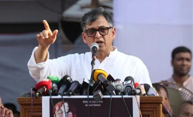 ভারতে হাসিনা বাংলাদেশের রাজনীতি নিয়ে বক্তব্য ও রাজনৈতিক তৎপরতা চালাচ্ছেন