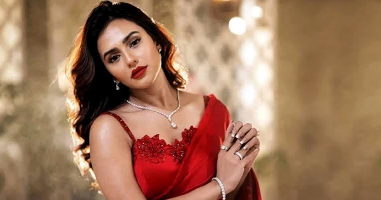 তারকাদের আদালতে টানা ‘অধঃপতন’, বললেন নুসরাত ফারিয়া