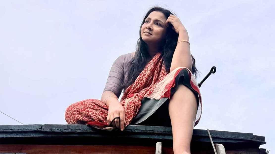 সুনামগঞ্জের হাওরে ‘জলপবন’ সিনেমার দৃশ্যধারণে রুনা খান