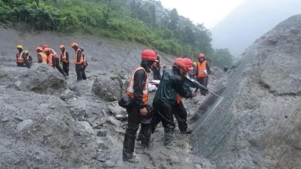 নেপালে বন্যায় নিখোঁজ দুই শতাধিক শিক্ষার্থী, ক্ষতিগ্রস্ত ১৯ স্কুল