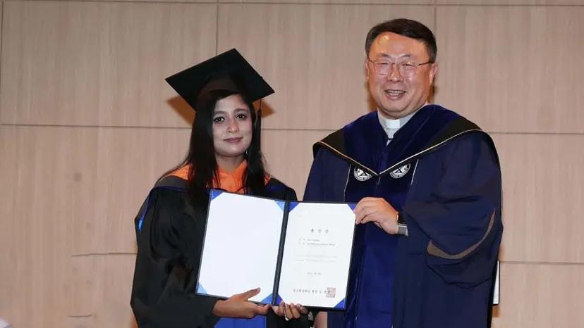 দক্ষিণ কোরিয়ায় প্রেসিডেন্ট অ্যাওয়ার্ড পেলেন বাংলাদেশি শিক্ষার্থী ইয়াসমিন