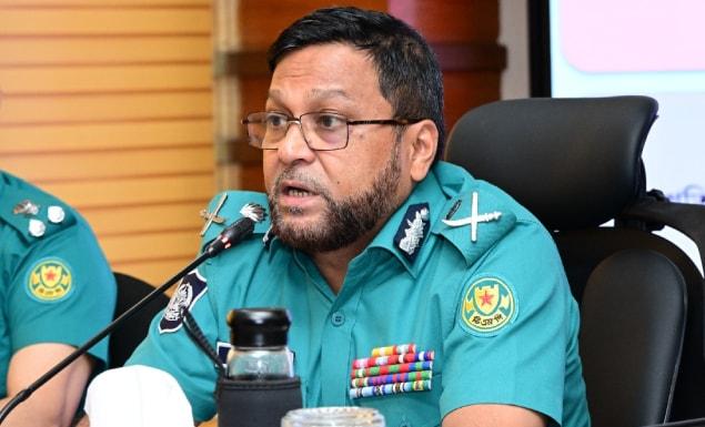 মাদক কারবারি-চাঁদাবাজ ও ভূমি দখলবাজদের বিরুদ্ধে কঠোর ব্যবস্থা নেওয়ার নির্দেশ ডিএমপি কমিশনারের
