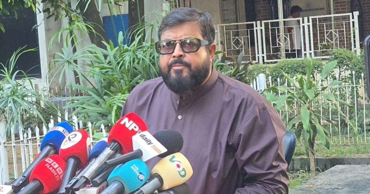 মৌসুমী ও ছেলেকে নিয়ে গুঞ্জনে ক্ষুব্ধ ওমর সানী