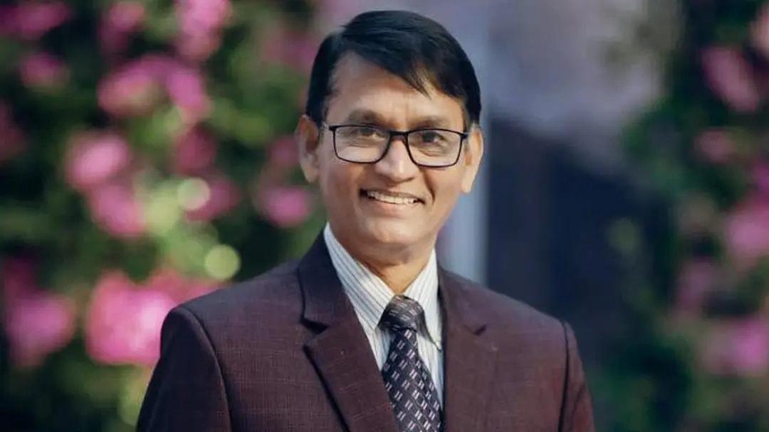 পাঁচ দশকের অভিনয়জীবন নিয়ে বই আসছে আজিজুল হাকিমকে নিয়ে