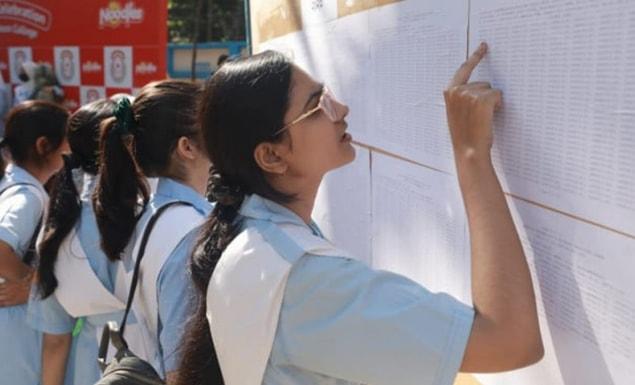 এইচএসসি ও সমমানের পরীক্ষার ফল প্রকাশের পূর্বনির্ধারিত সূচিতে পরিবর্তন আনা হয়েছে। আগামী ২৯ অক্টোবরের পরিবর্তে আগামী ৩১ অক্টোবর এই ফল প্রকাশ করা হবে
