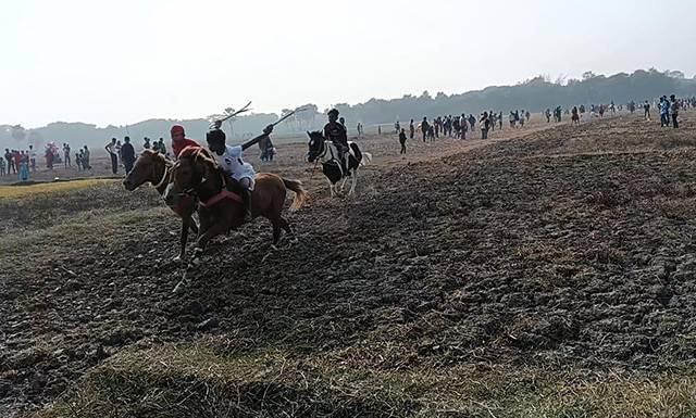 মাগুরায় ঐতিহ্যবাহী ঘোড়দৌড় প্রতিযোগিতা