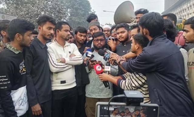 অধ্যাদেশের দাবিতে সোমবার থেকে সায়েন্সল্যাব মোড়ে অবস্থান কর্মসূচি শিক্ষার্থীদের