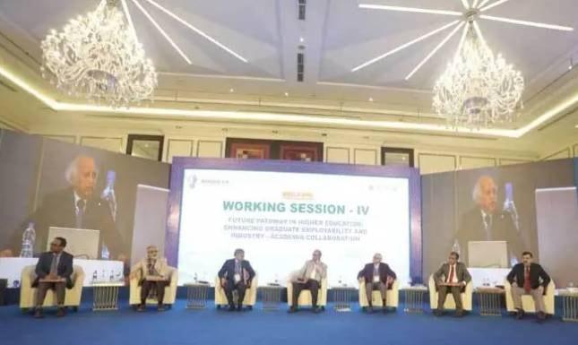 শিক্ষার্থীদের ভাষা-প্রযুক্তিতে দক্ষতা বাড়ানোর পরামর্শ