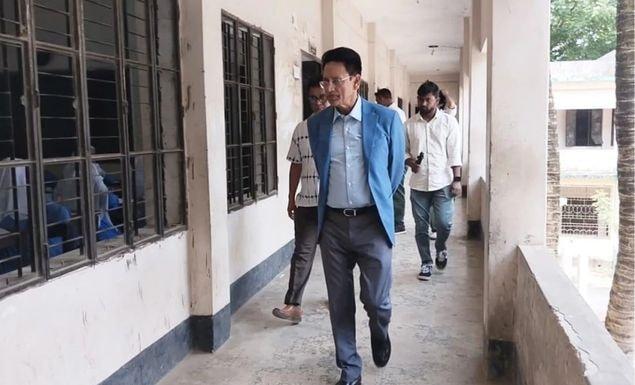 এসএসসি পরীক্ষার প্রথম দিনে দুই জেলায় ৫ কেন্দ্রে আকস্মিক পরিদর্শন শিক্ষামন্ত্রীর