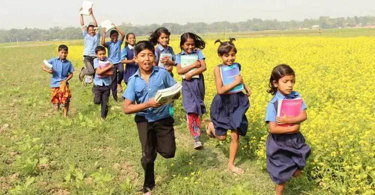 প্রাথমিক শিক্ষার্থীদের পাটের তৈরি ব্যাগ ও স্কুলের পোশাক দেবে সরকার