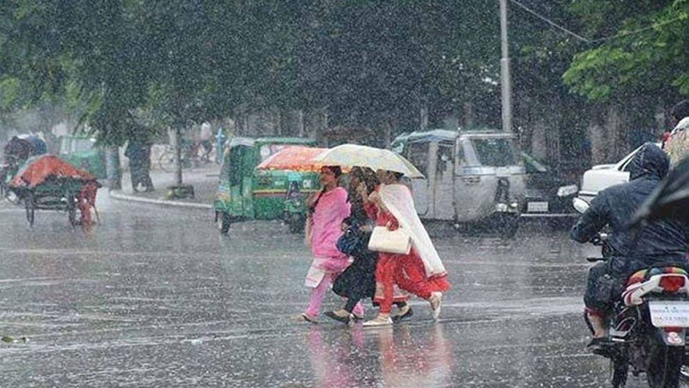 দুপুরের মধ্যেই ঢাকায় হবে বৃষ্টি, কমবে তাপমাত্রা
