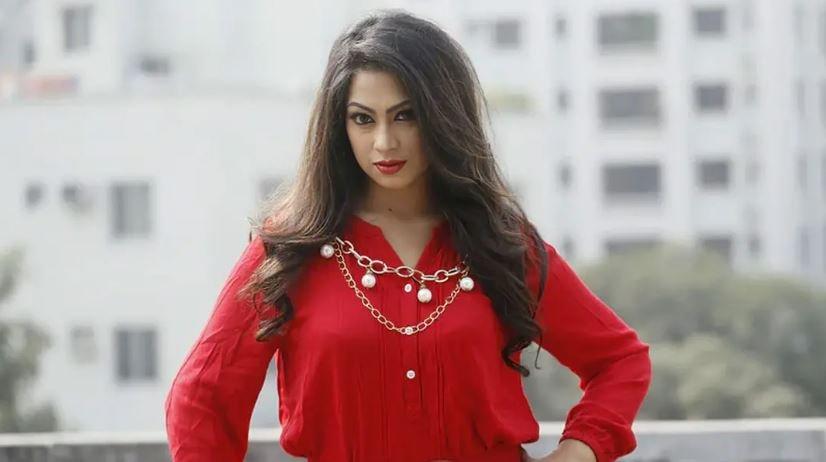 মনতাজুর রহমান আকবর পরিচালিত ‘কুলি’ সিনেমায় অভিনয়ের মধ্য দিয়ে বড় পর্দায় অভিষেক হয় পপির