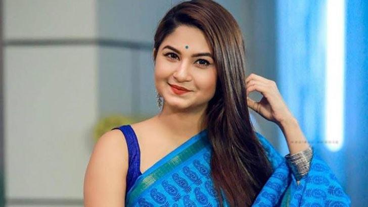 বানভাসি মানুষ ও অবলা প্রাণীর জন্য মানবিক হওয়ার বার্তা দিয়েছেন স্পর্শিয়া।
