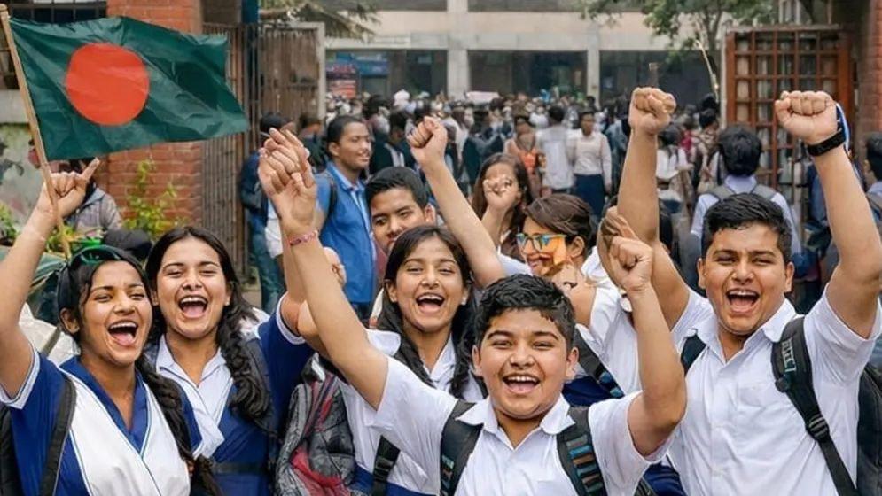 শিক্ষাপ্রতিষ্ঠানের সামনে শিক্ষার্থীরা