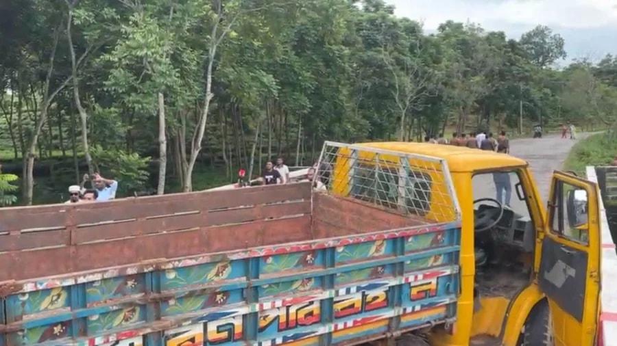 পথে পুলিশি ব্যারিকেড