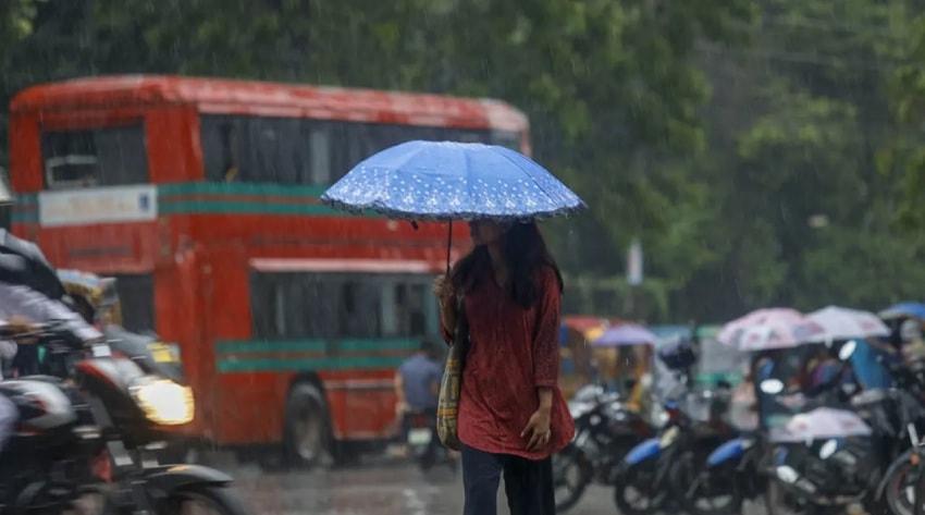 ঢাকা ও পার্শ্ববর্তী এলাকায় বৃষ্টি অথবা বজ্রসহ বৃষ্টি হতে পারে