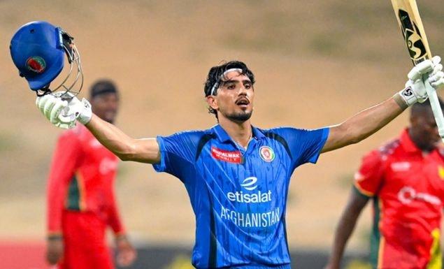 ক্যারিয়ারের তৃতীয় সেঞ্চুরি তুলে নিয়েছেন অতল
